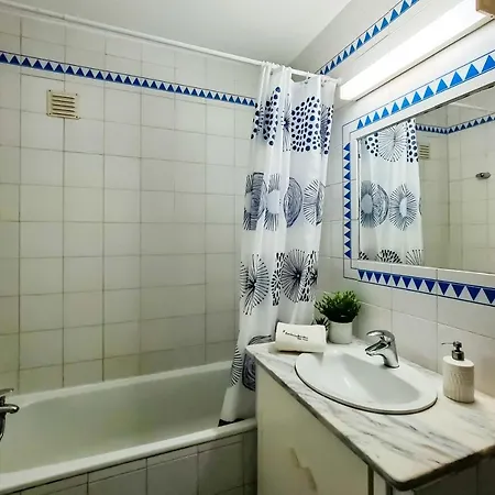 Apartment Flh Modest Flat With Balcony