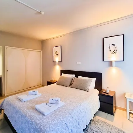 Daire Flh Modest Flat With Balcony