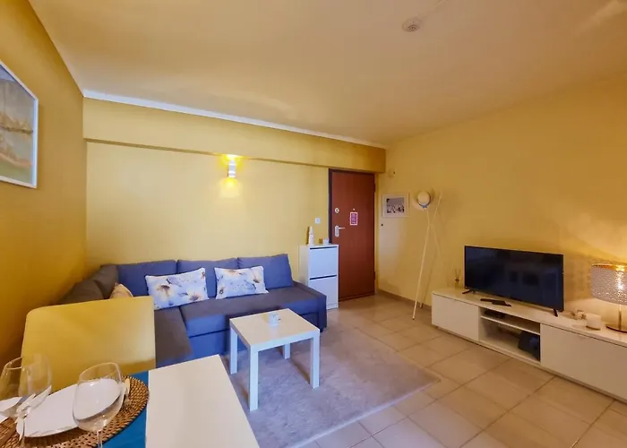 Apartment Flh Modest Flat With Balcony