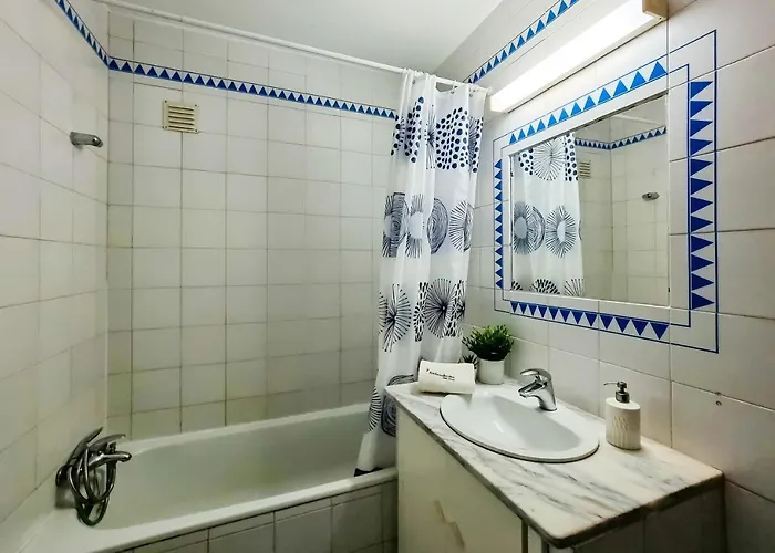 Apartment Flh Modest Flat With Balcony