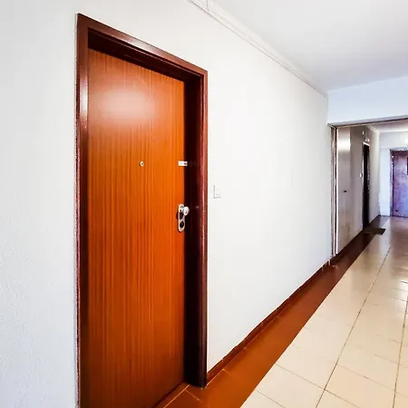 Flh Modest Flat With Balcony شقة